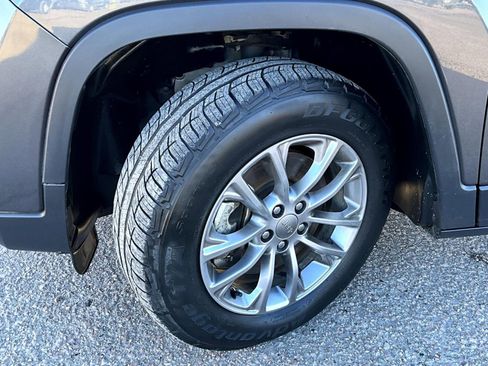 Used 2021 Jeep Cherokee Latitude Lux image 23