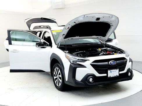 Used 2024 Subaru Outback Premium AWD/4WD image 9