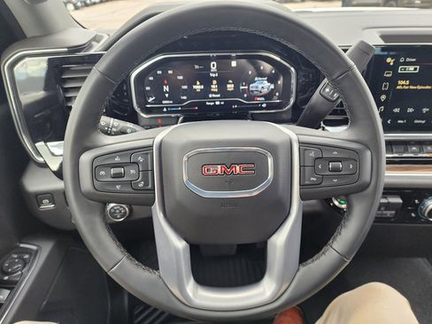 Used 2025 GMC Sierra 1500 Elevation image 25