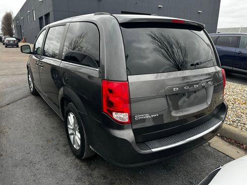 Used 2019 Dodge Grand Caravan SXT image 4