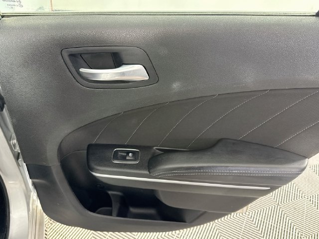 Used 2022 Dodge Charger SXT RWD image 25