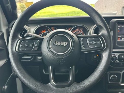 Used 2023 Jeep Gladiator Sport image 26