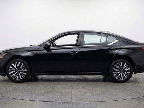 Used 2025 Nissan Altima 2.5 SV FWD image 5