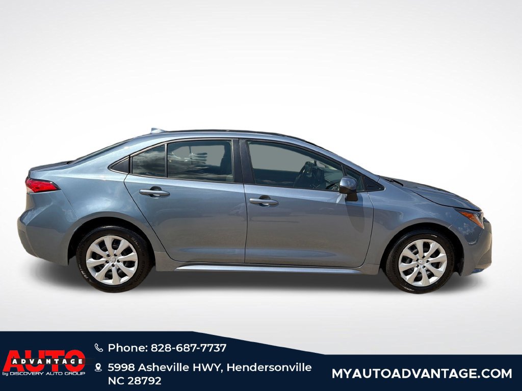 Used 2022 Toyota Corolla LE FWD image 2