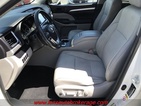 Used 2016 Toyota Highlander Plus AWD/4WD image 11