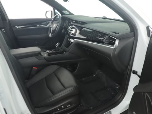 Used 2024 Cadillac XT6 Premium Luxury w/ Technology Package image 16