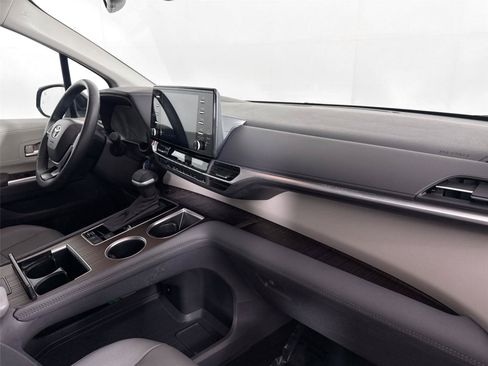 Certified 2024 Toyota Sienna XLE FWD image 42