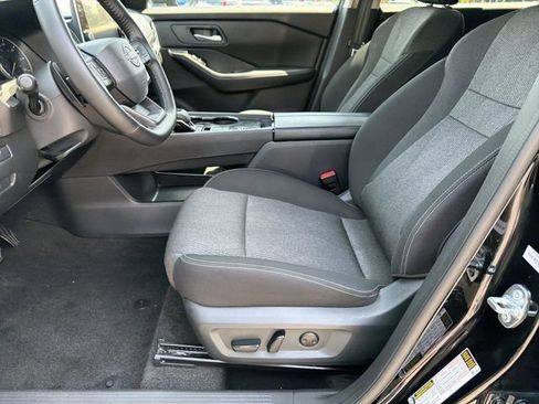 Used 2025 Nissan Rogue SV FWD image 27