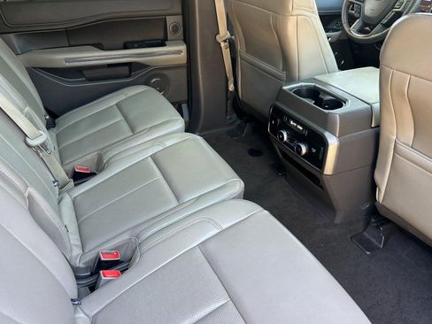 Used 2019 Ford Expedition XLT w/ Equipment Group 202A RWD image 31