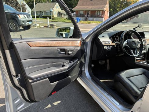 Used 2014 Mercedes-Benz E 350 4MATIC Sedan image 10