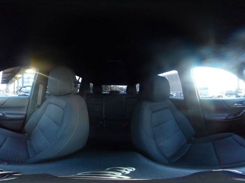 Used 2025 Chevrolet Equinox LT image 42