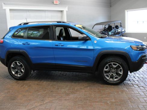 Used 2019 Jeep Cherokee Trailhawk w/ Cold Weather Group AWD/4WD image 8
