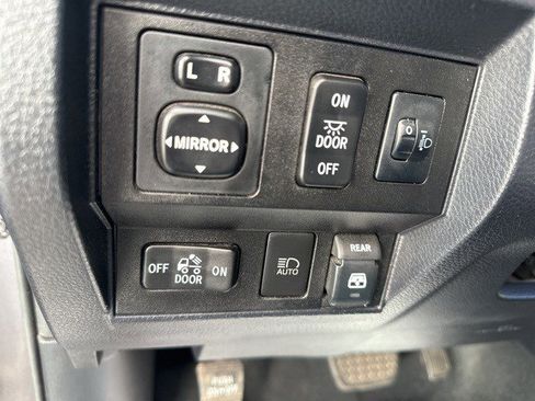 Used 2019 Toyota Tundra Limited image 15
