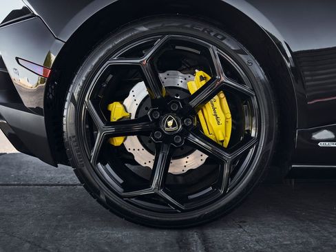 Used 2021 Lamborghini Huracan EVO image 26