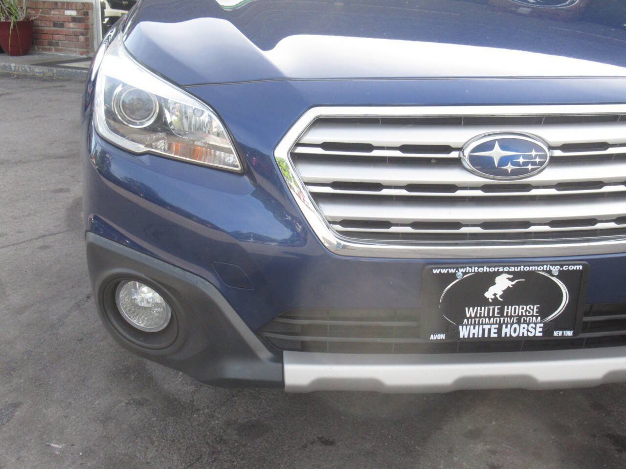 Used 2017 Subaru Outback 3.6R Limited AWD/4WD image 3
