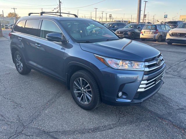 Used 2019 Toyota Highlander XLE AWD/4WD image 2