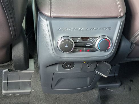 New 2026 Ford Explorer Platinum image 31