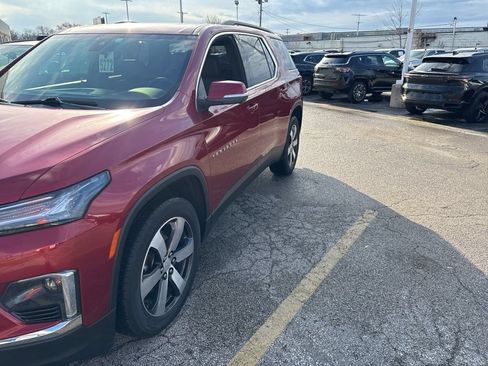 Used 2023 Chevrolet Traverse LT w/ LT Premium Package AWD/4WD image 5
