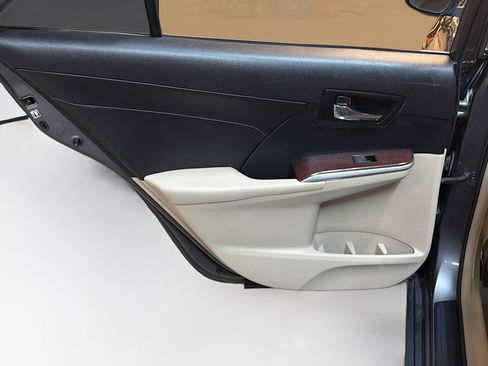 Used 2013 Toyota Camry XLE w/ Leather Pkg image 27