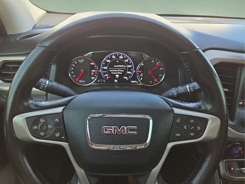 Used 2020 GMC Acadia Denali w/ Technology Package FWD image 4