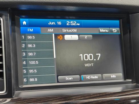 Used 2017 Genesis G80 3.8 RWD image 36