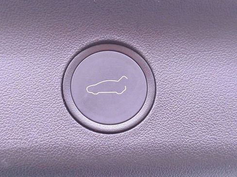 Used 2022 Tesla Model Y Long Range image 33