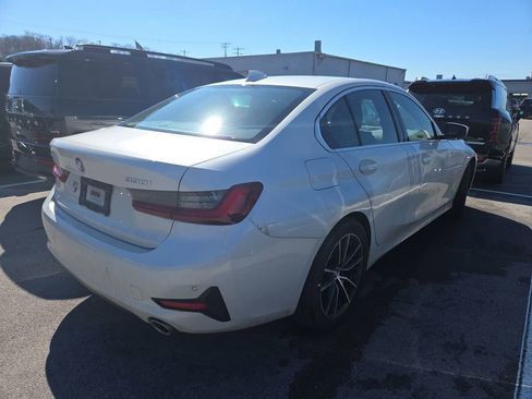 Used 2022 BMW 330i xDrive Sedan w/ Premium Package image 5