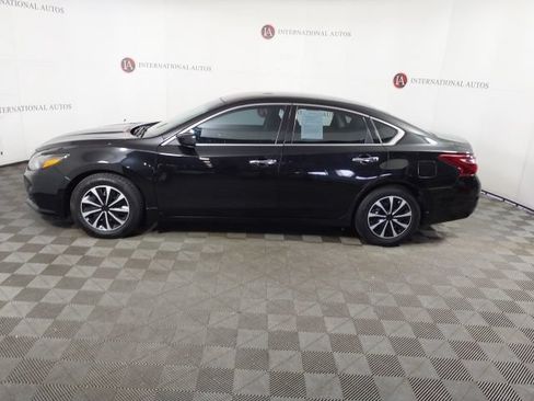 Used 2017 Nissan Altima 2.5 SR w/ Midnight Edition Package FWD image 8