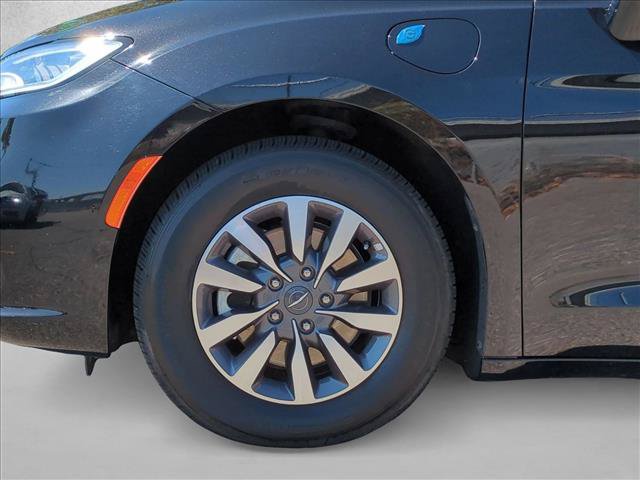 Used 2024 Chrysler Pacifica Limited FWD image 24