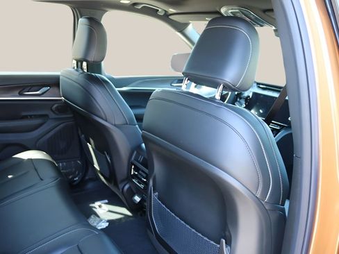 New 2026 Jeep Grand Cherokee Limited AWD/4WD image 18