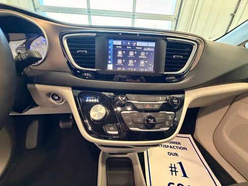 Used 2023 Chrysler Voyager LX FWD image 29
