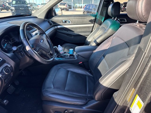 Used 2016 Ford Explorer XLT w/ Equipment Group 202A FWD image 9