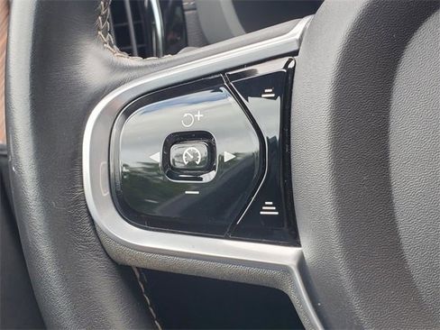 Used 2020 Volvo XC60 T8 Inscription image 19