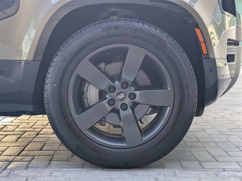 Used 2024 Land Rover Defender 90 X-Dynamic SE image 11