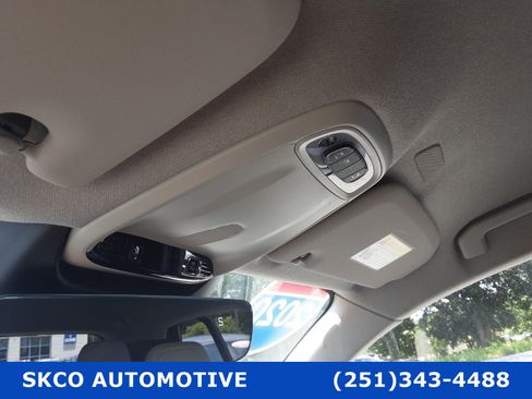 Used 2020 Volvo XC40 T5 Momentum image 26