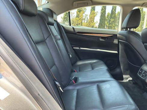 Used 2015 Lexus ES 350 w/ Luxury Package FWD image 19