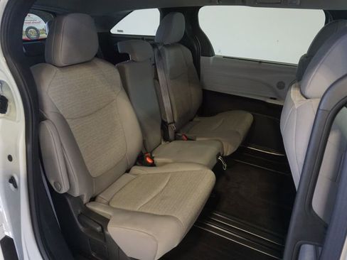 Used 2025 Toyota Sienna LE image 22
