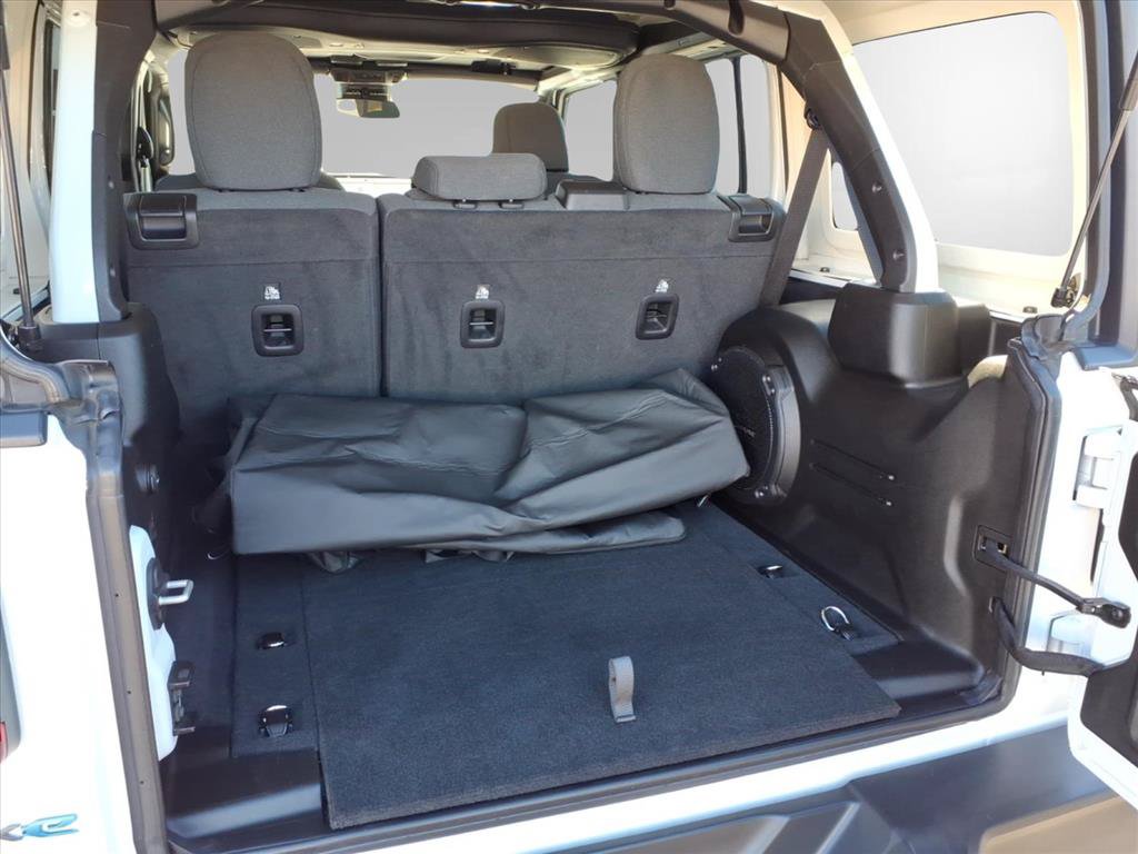 Used 2024 Jeep Wrangler Unlimited AWD/4WD image 28