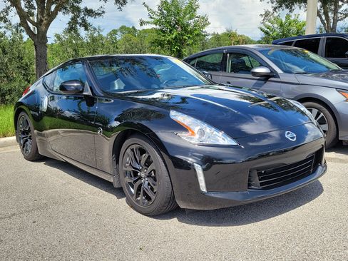 Used 2016 Nissan 370Z Coupe RWD image 2