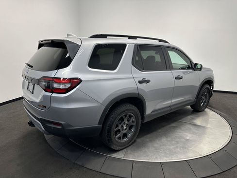 Certified 2025 Honda Pilot TrailSport image 7