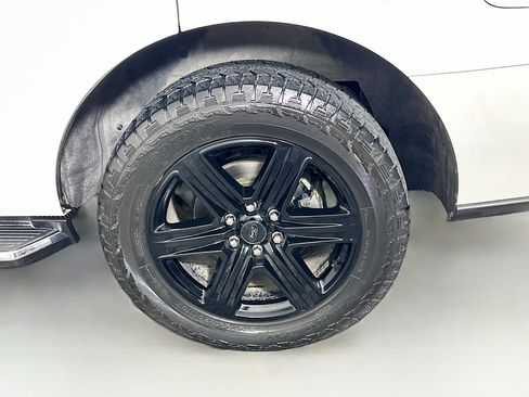 Used 2020 Ford Expedition XLT w/ Equipment Group 202A image 11