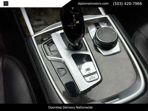 Used 2018 BMW 740i image 28