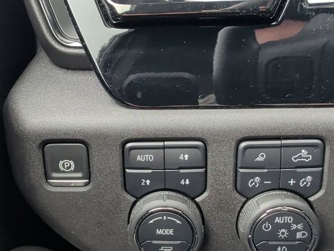 Used 2025 Chevrolet Silverado 2500 ZR2 AWD/4WD image 28