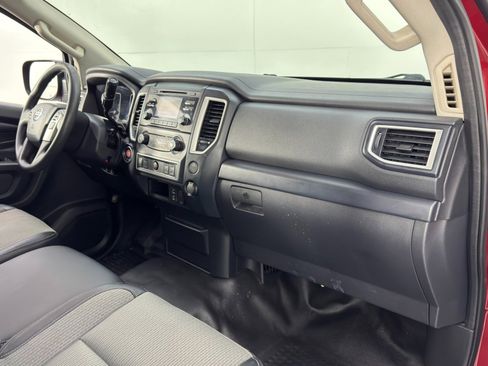 Used 2017 Nissan Titan S image 12