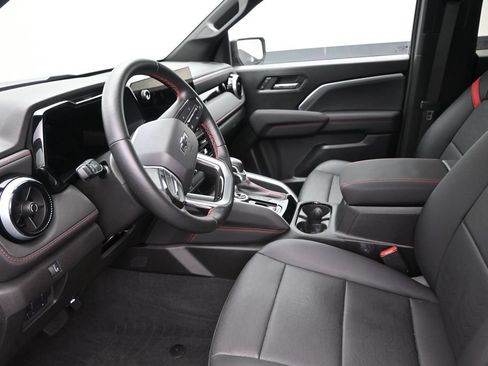 Used 2025 Chevrolet Colorado Z71 w/ Technology Package AWD/4WD image 12