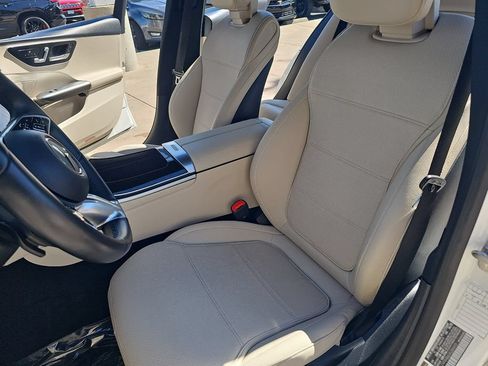 Used 2025 Mercedes-Benz C 300 4MATIC Sedan image 15