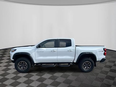 Used 2026 Chevrolet Colorado ZR2 w/ Technology Package AWD/4WD image 8