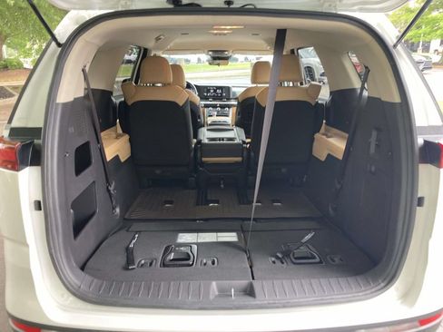 Used 2024 Kia Carnival LX FWD image 8