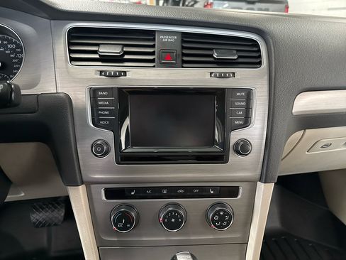 Used 2015 Volkswagen Golf TDI SE image 16