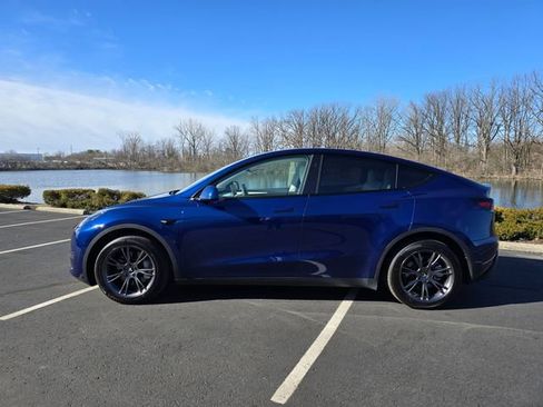 Used 2025 Tesla Model Y Long Range image 11
